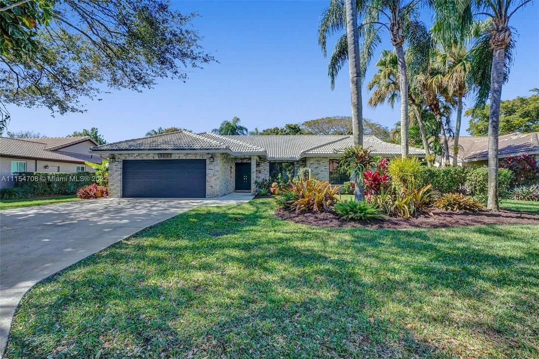 Recently Sold: $699,800 (4 beds, 2 baths, 2327 Square Feet)