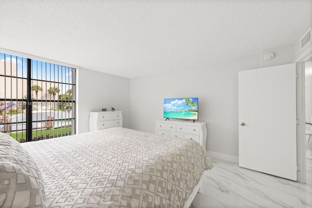 Recently Sold: $410,000 (2 beds, 2 baths, 1130 Square Feet)