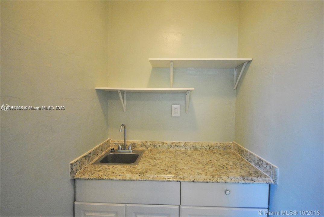 Недавно арендовано: $1,100 (0 спален, 1 ванн, 350 Квадратных фут)