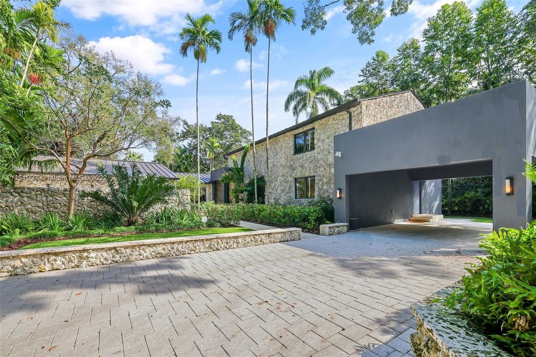 Recently Sold: $5,950,000 (4 beds, 4 baths, 5345 Square Feet)
