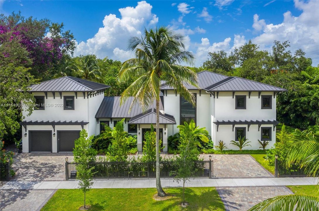 Recently Sold: $2,950,000 (7 beds, 6 baths, 6060 Square Feet)