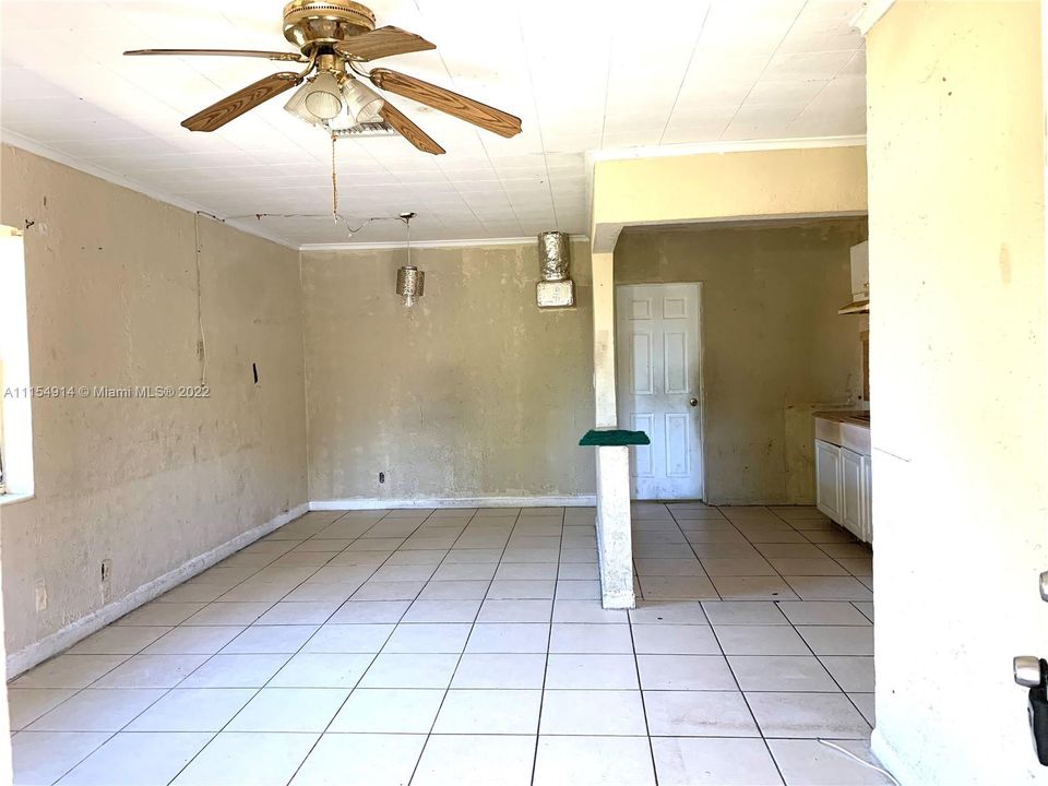 Recently Sold: $300,000 (4 beds, 2 baths, 1288 Square Feet)