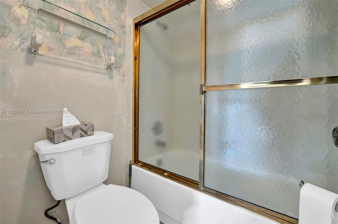 Vendido Recientemente: $89,999 (2 camas, 2 baños, 950 Pies cuadrados)