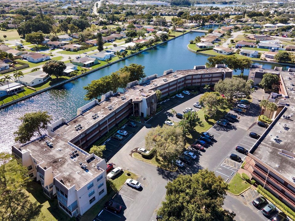 Vendido Recientemente: $89,999 (2 camas, 2 baños, 950 Pies cuadrados)