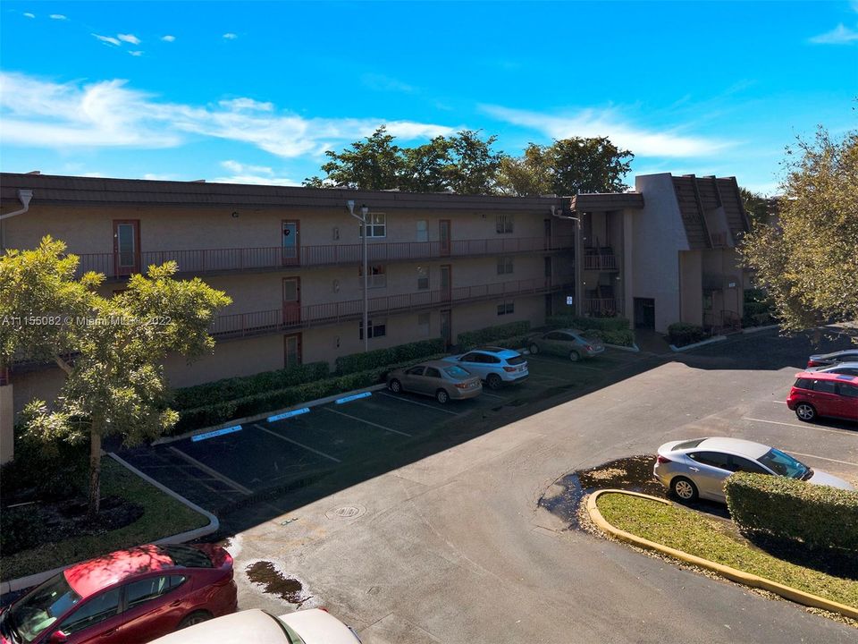 Vendido Recientemente: $89,999 (2 camas, 2 baños, 950 Pies cuadrados)