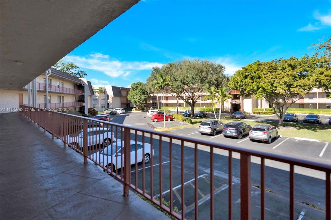 Vendido Recientemente: $89,999 (2 camas, 2 baños, 950 Pies cuadrados)