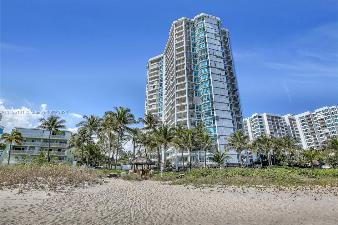 Recently Sold: $1,975,000 (4 beds, 3 baths, 3200 Square Feet)