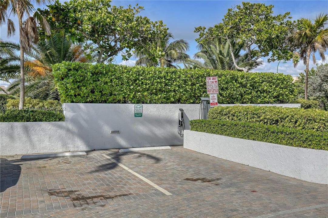 Recently Sold: $1,975,000 (4 beds, 3 baths, 3200 Square Feet)