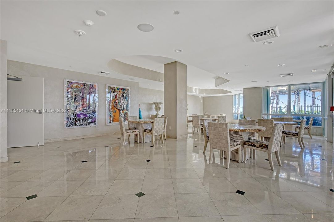 Vendido Recientemente: $1,975,000 (4 camas, 3 baños, 3200 Pies cuadrados)