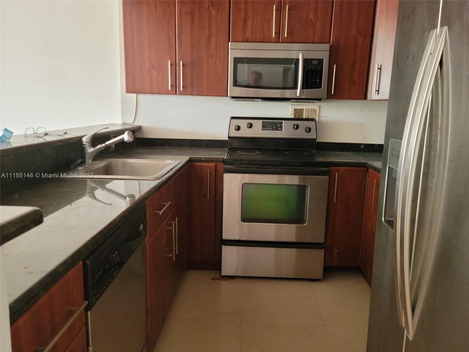 Недавно продано: $165,000 (1 спален, 1 ванн, 827 Квадратных фут)