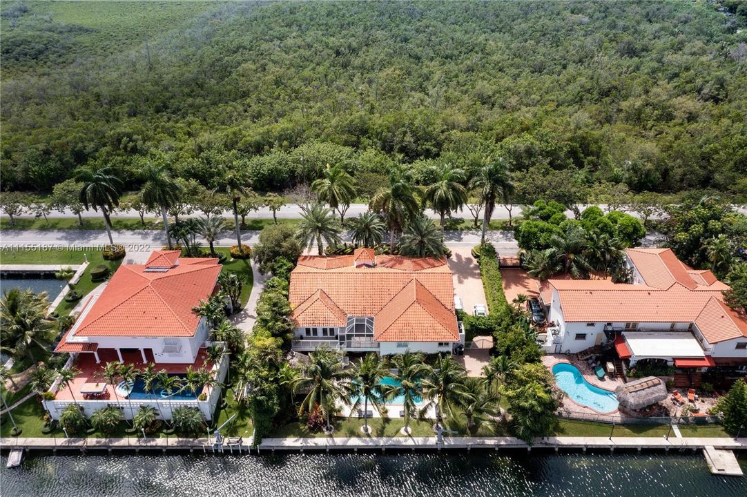 Recently Sold: $2,600,000 (5 beds, 4 baths, 3271 Square Feet)