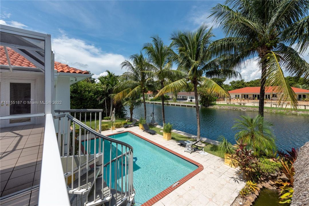 Recently Sold: $2,600,000 (5 beds, 4 baths, 3271 Square Feet)