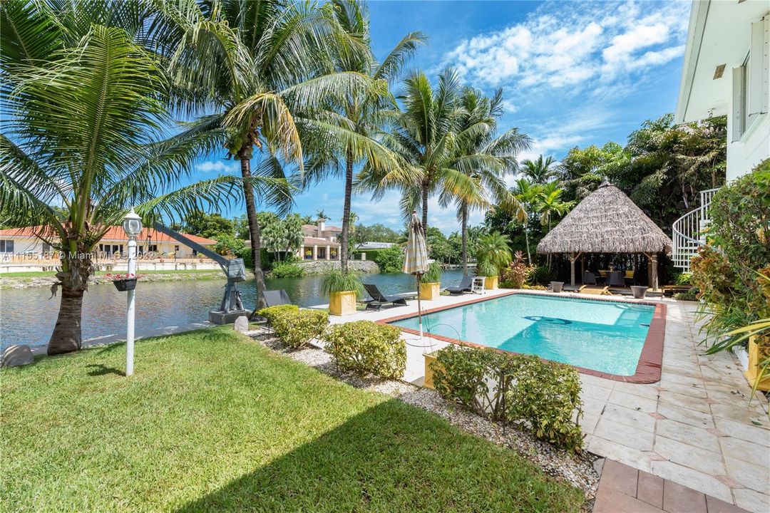 Recently Sold: $2,600,000 (5 beds, 4 baths, 3271 Square Feet)