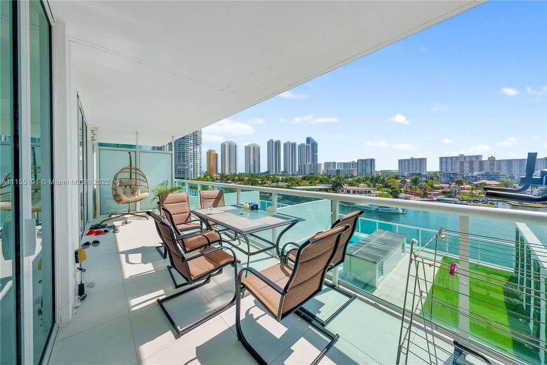 Recently Sold: $719,000 (1 beds, 2 baths, 1091 Square Feet)