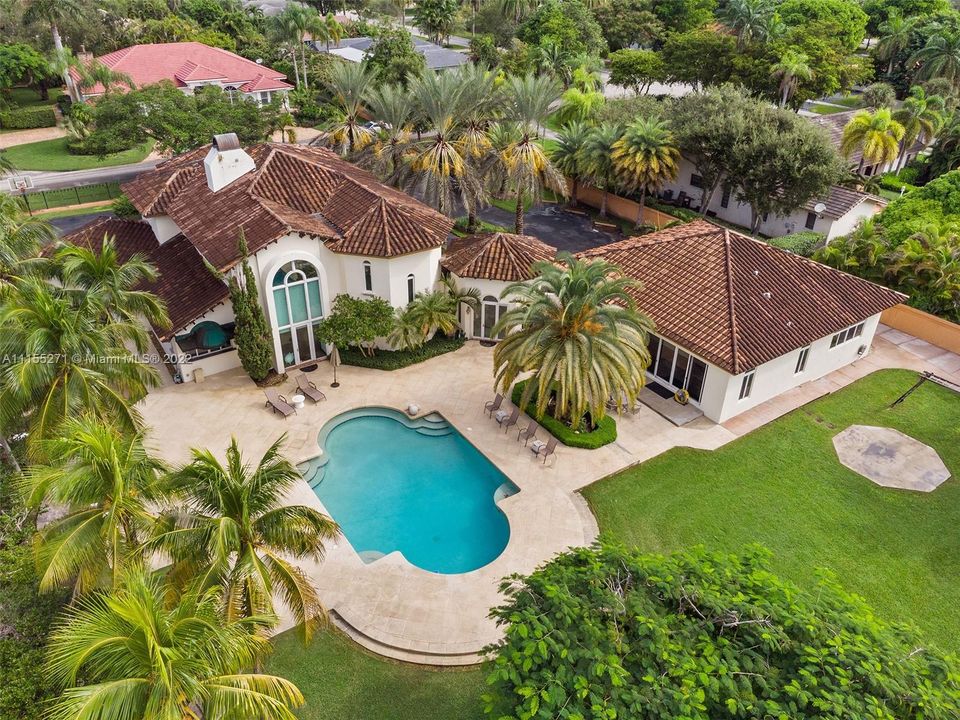 Recently Sold: $3,250,000 (5 beds, 4 baths, 5698 Square Feet)