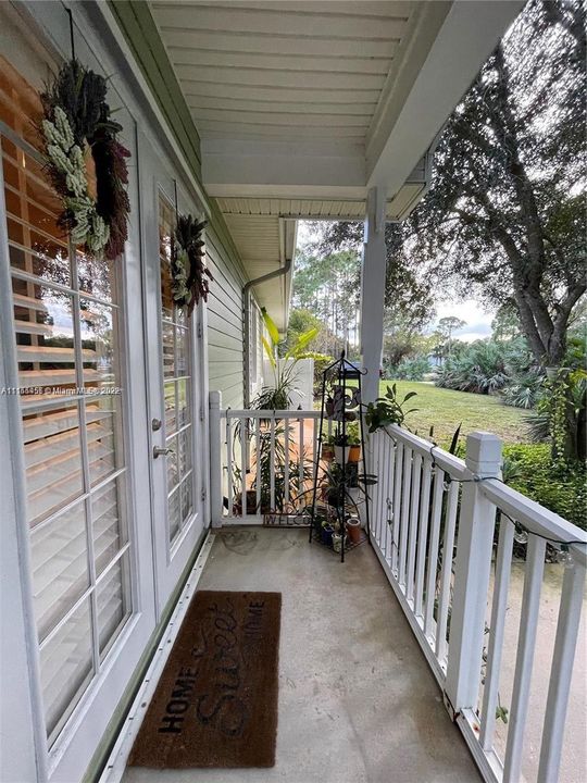 Vendido Recientemente: $989,000 (5 camas, 3 baños, 3830 Pies cuadrados)