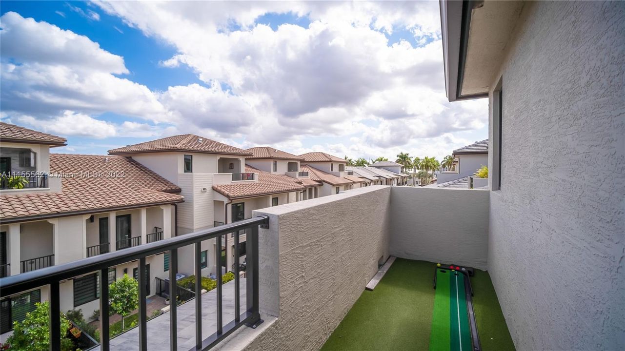 Recently Sold: $675,000 (3 beds, 2 baths, 2026 Square Feet)