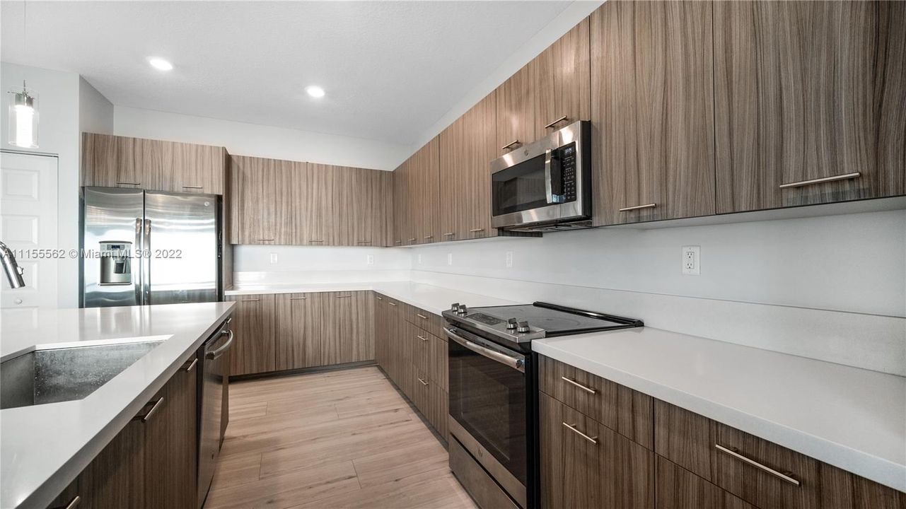 Vendido Recientemente: $675,000 (3 camas, 2 baños, 2026 Pies cuadrados)