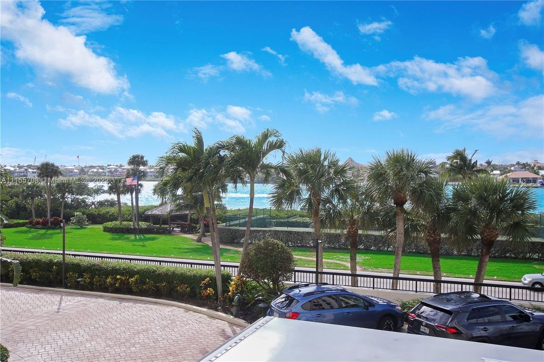 Recently Sold: $2,300,000 (2 beds, 2 baths, 2010 Square Feet)