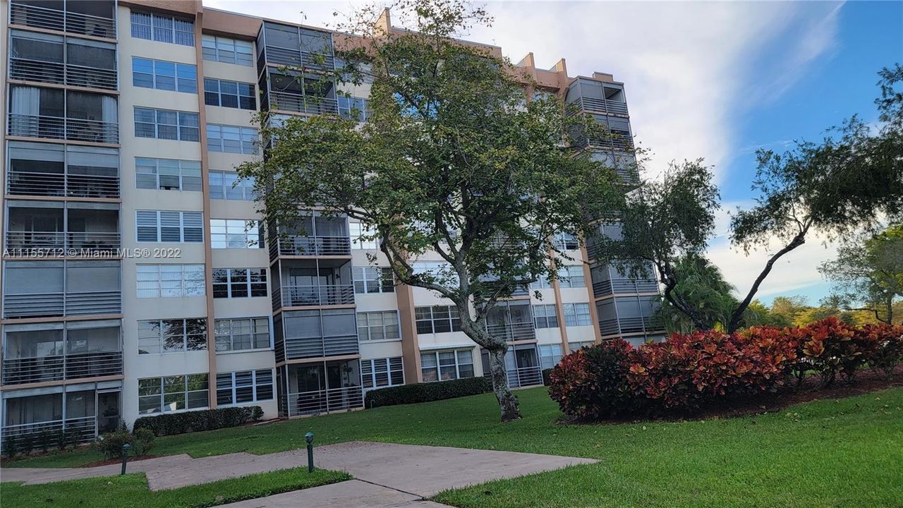 Vendido Recientemente: $159,900 (2 camas, 2 baños, 1120 Pies cuadrados)