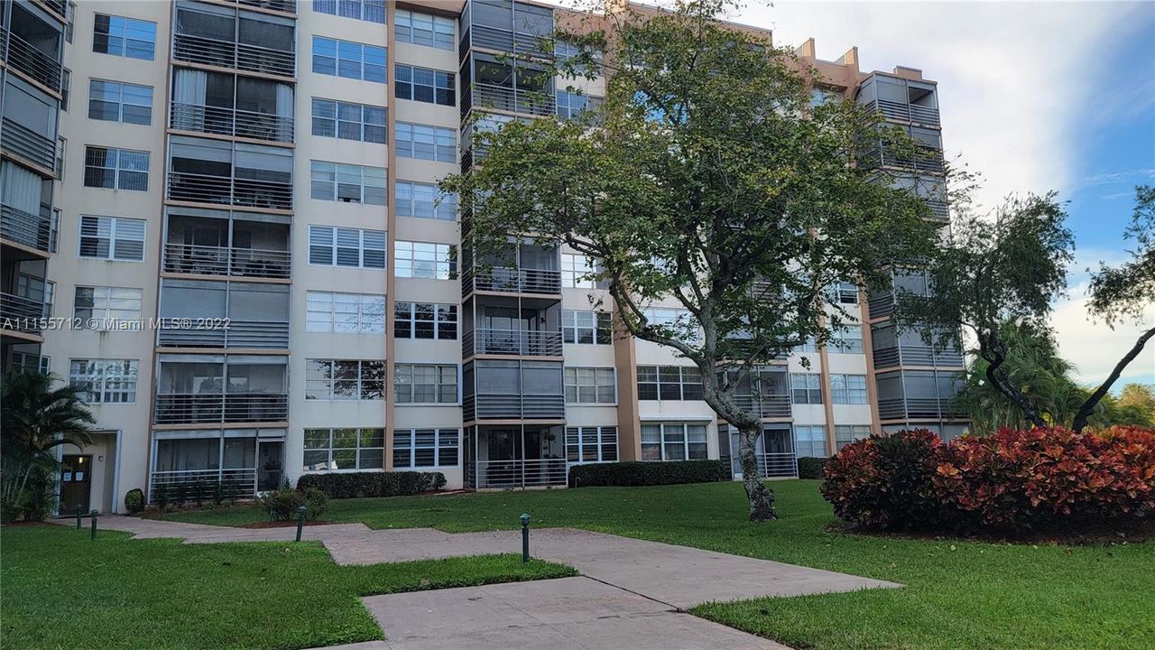 Vendido Recientemente: $159,900 (2 camas, 2 baños, 1120 Pies cuadrados)