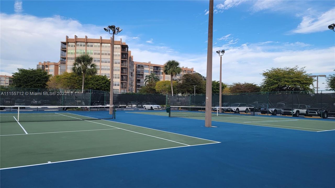 Vendido Recientemente: $159,900 (2 camas, 2 baños, 1120 Pies cuadrados)