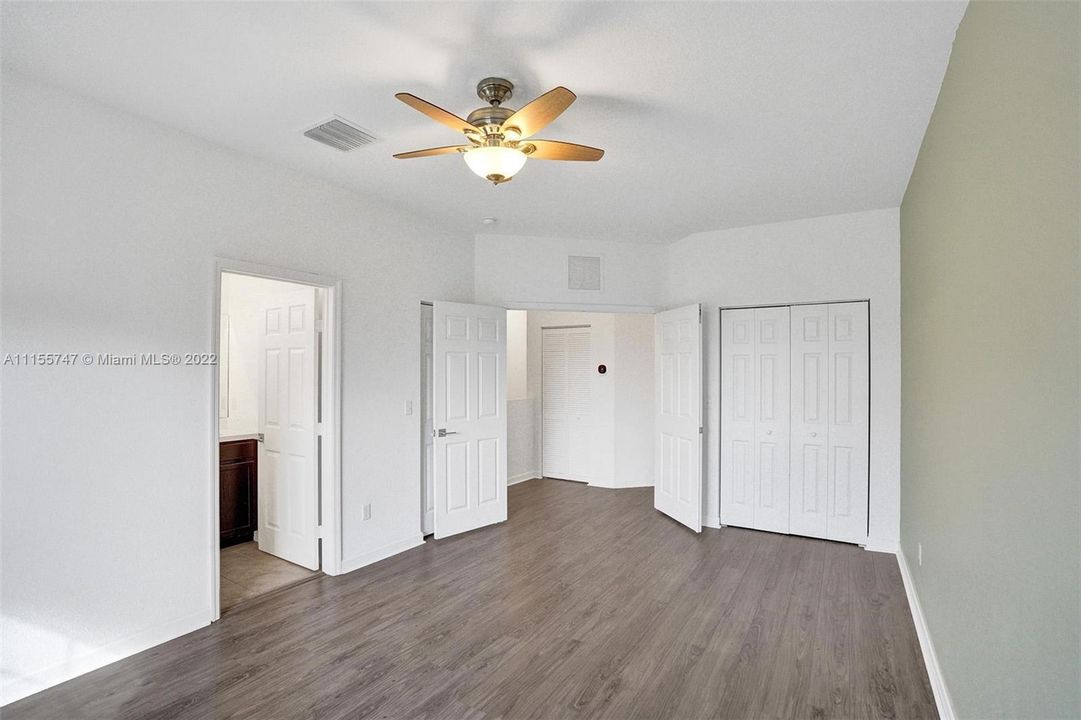 Recently Sold: $319,000 (3 beds, 2 baths, 1560 Square Feet)