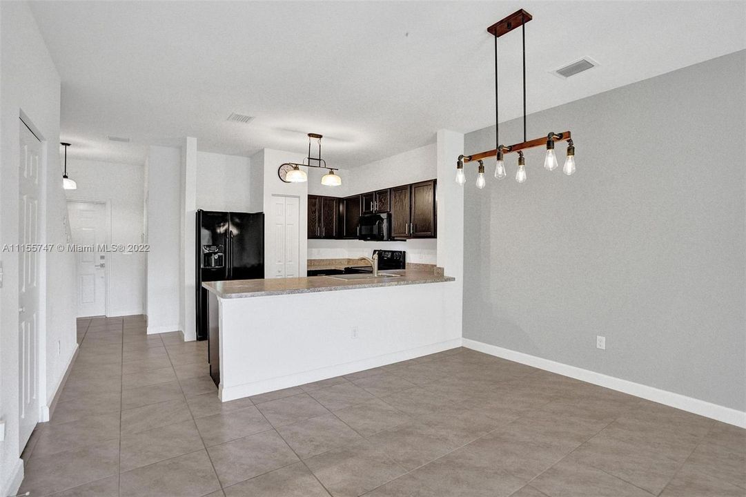 Recently Sold: $319,000 (3 beds, 2 baths, 1560 Square Feet)