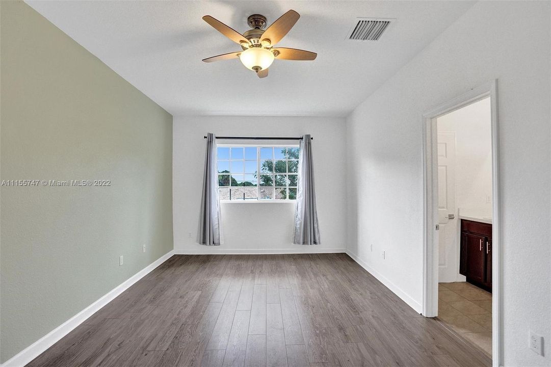 Recently Sold: $319,000 (3 beds, 2 baths, 1560 Square Feet)