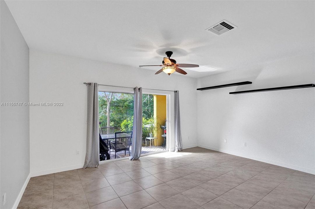 Recently Sold: $319,000 (3 beds, 2 baths, 1560 Square Feet)