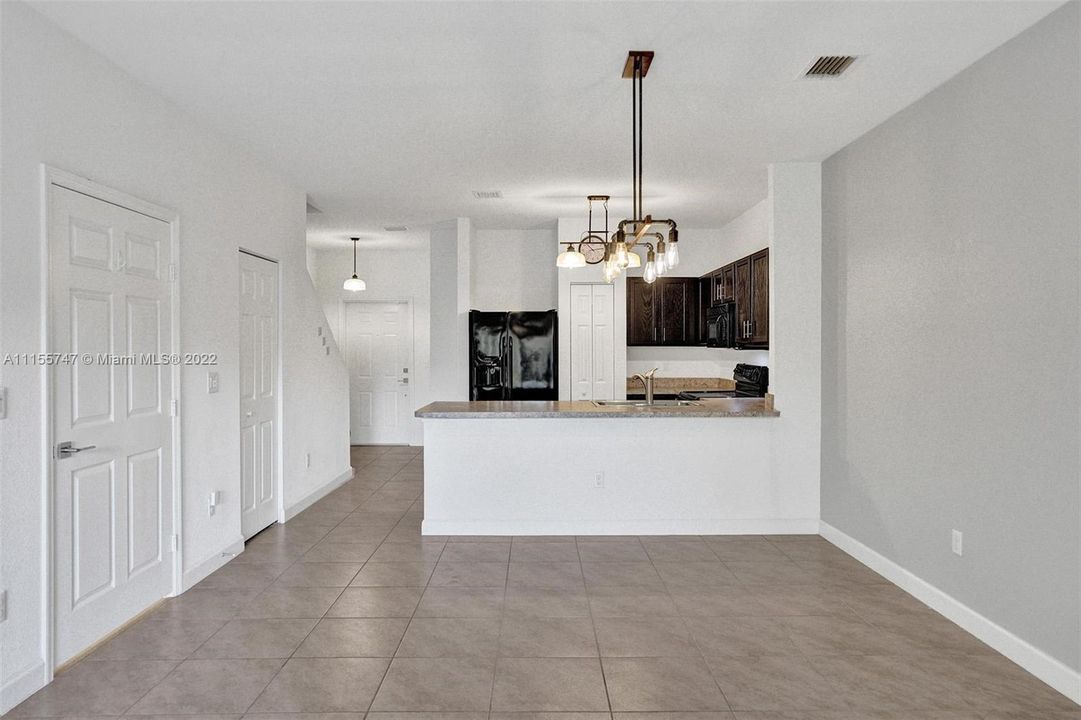 Recently Sold: $319,000 (3 beds, 2 baths, 1560 Square Feet)