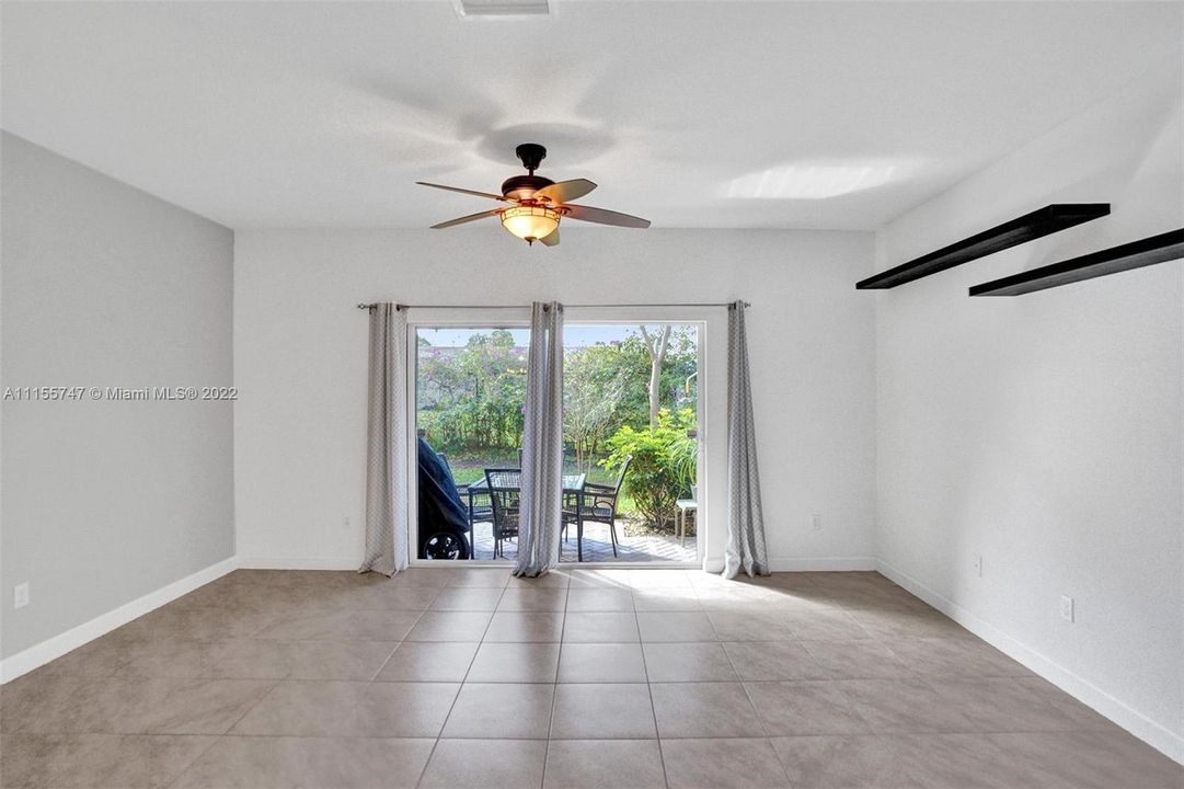 Recently Sold: $319,000 (3 beds, 2 baths, 1560 Square Feet)