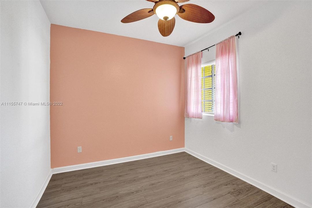 Recently Sold: $319,000 (3 beds, 2 baths, 1560 Square Feet)