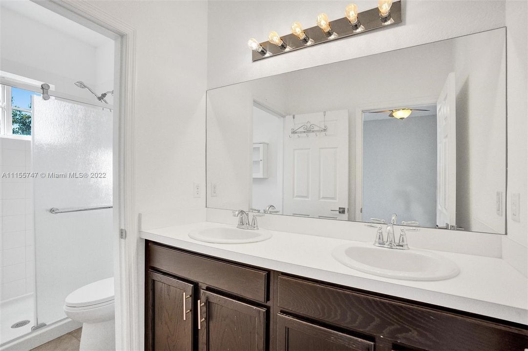 Recently Sold: $319,000 (3 beds, 2 baths, 1560 Square Feet)