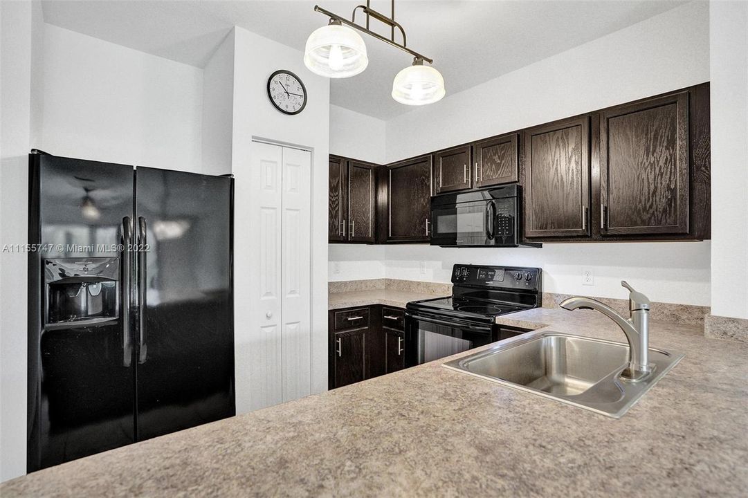 Recently Sold: $319,000 (3 beds, 2 baths, 1560 Square Feet)