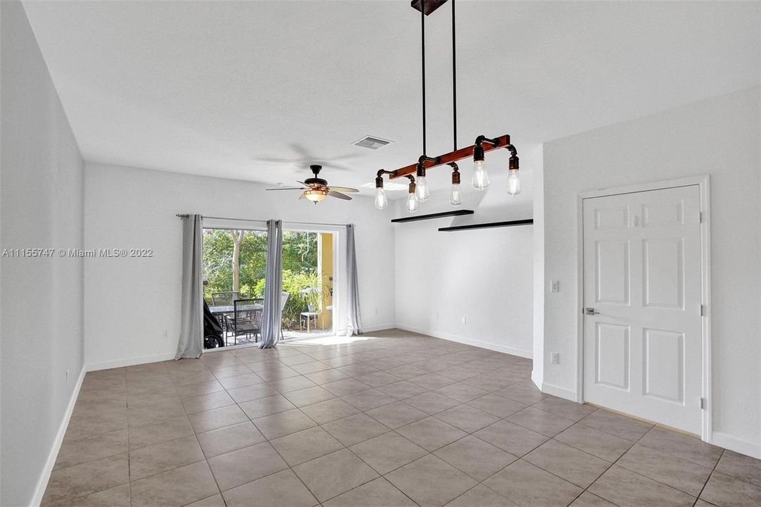 Recently Sold: $319,000 (3 beds, 2 baths, 1560 Square Feet)