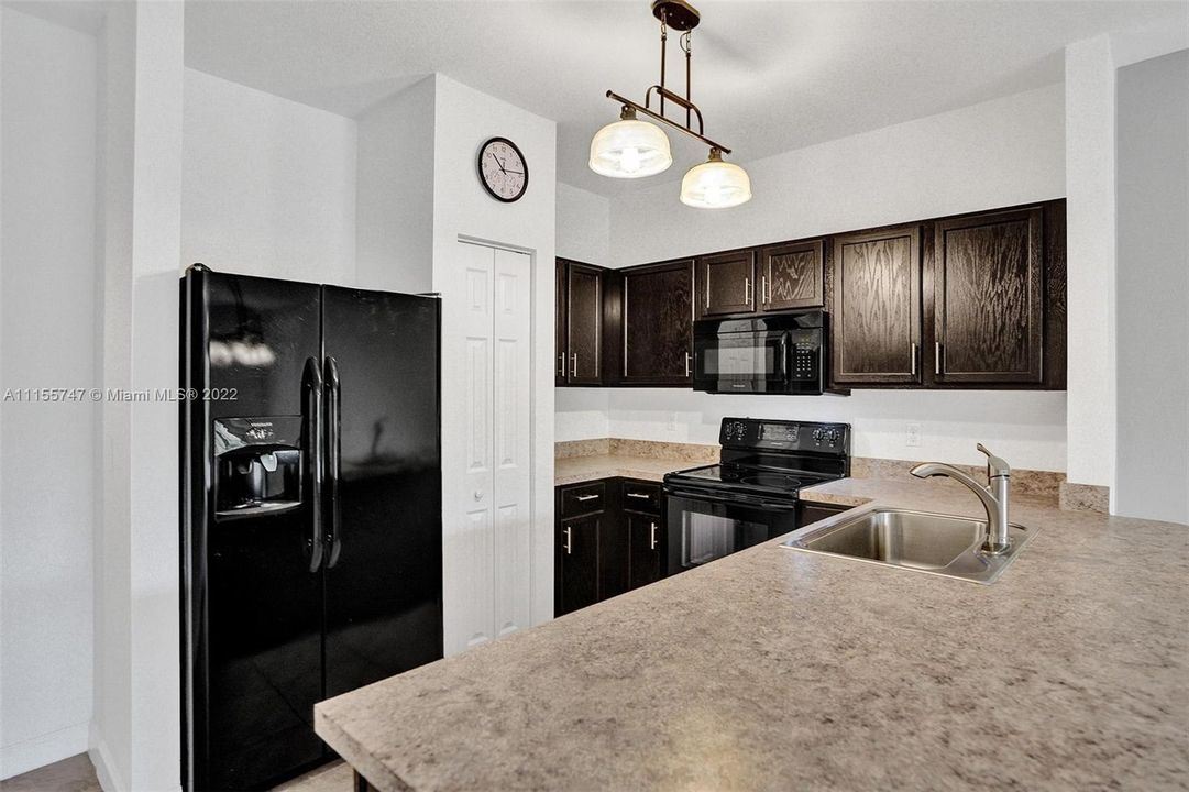 Recently Sold: $319,000 (3 beds, 2 baths, 1560 Square Feet)