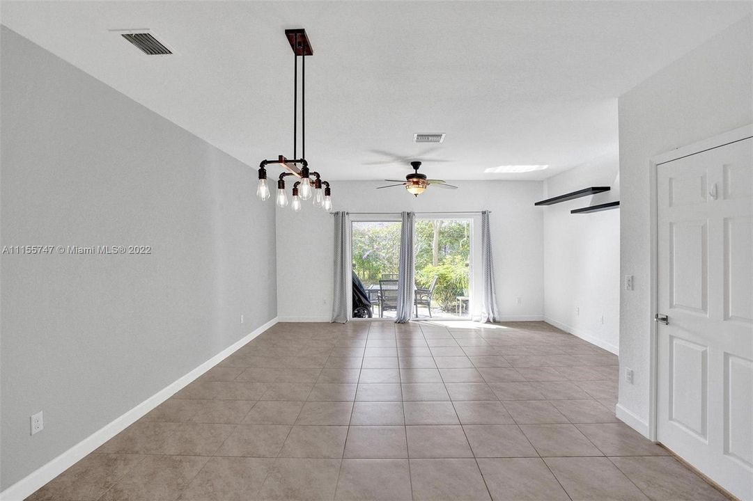 Recently Sold: $319,000 (3 beds, 2 baths, 1560 Square Feet)