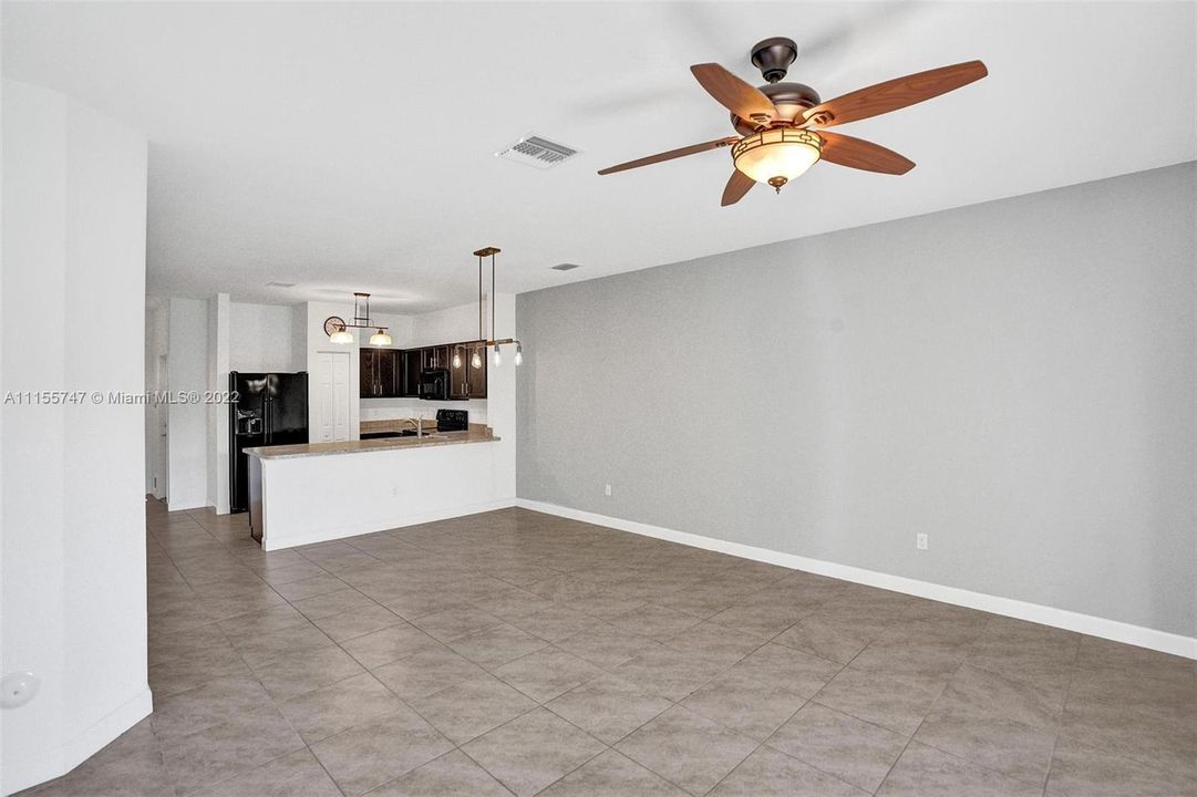 Recently Sold: $319,000 (3 beds, 2 baths, 1560 Square Feet)