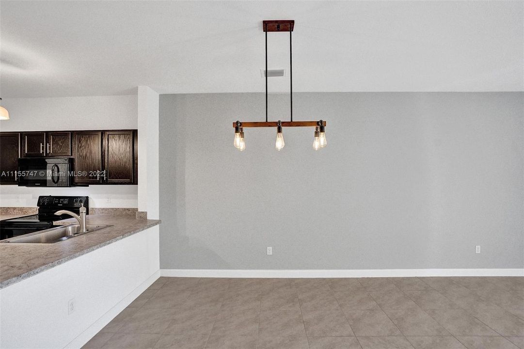 Recently Sold: $319,000 (3 beds, 2 baths, 1560 Square Feet)