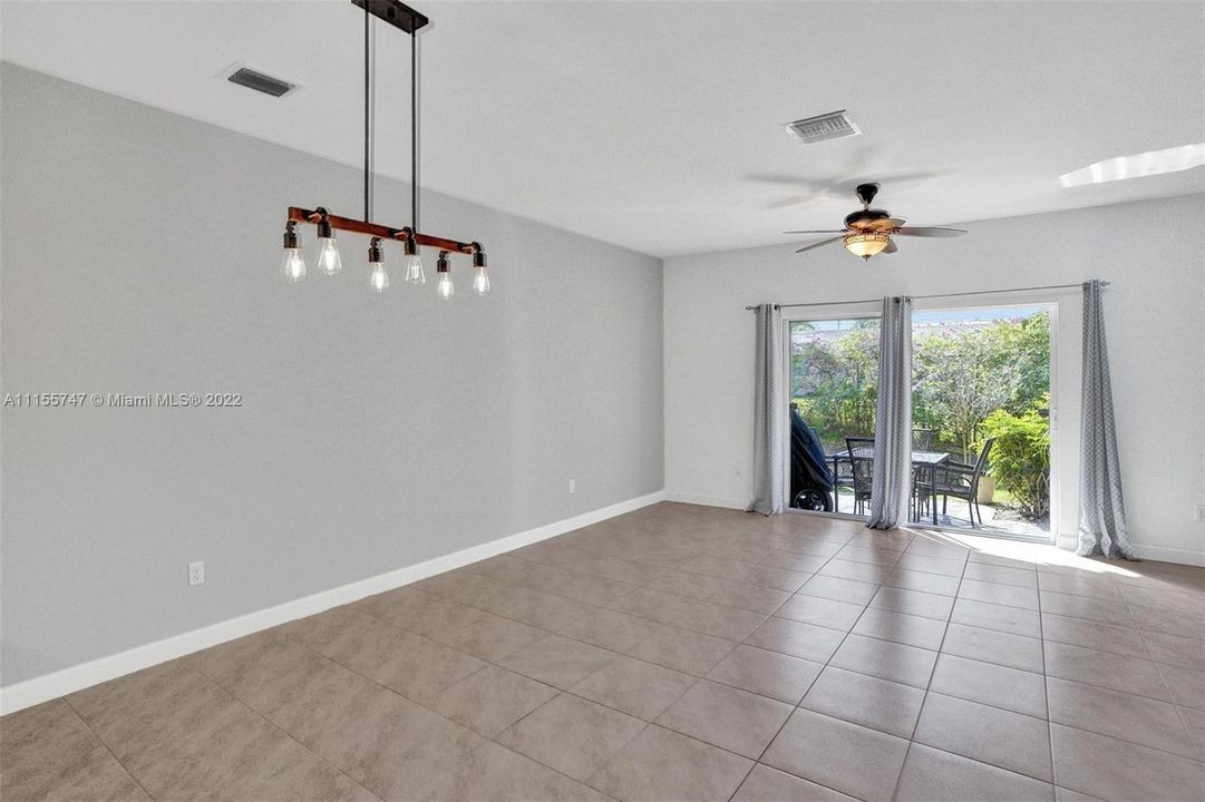 Recently Sold: $319,000 (3 beds, 2 baths, 1560 Square Feet)