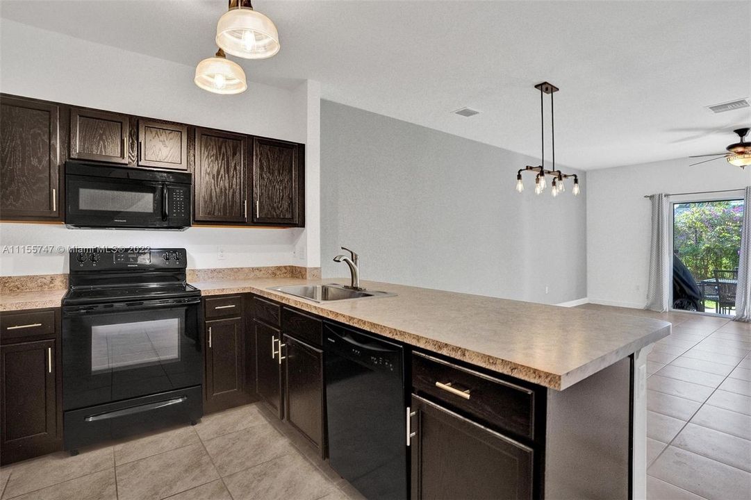 Recently Sold: $319,000 (3 beds, 2 baths, 1560 Square Feet)