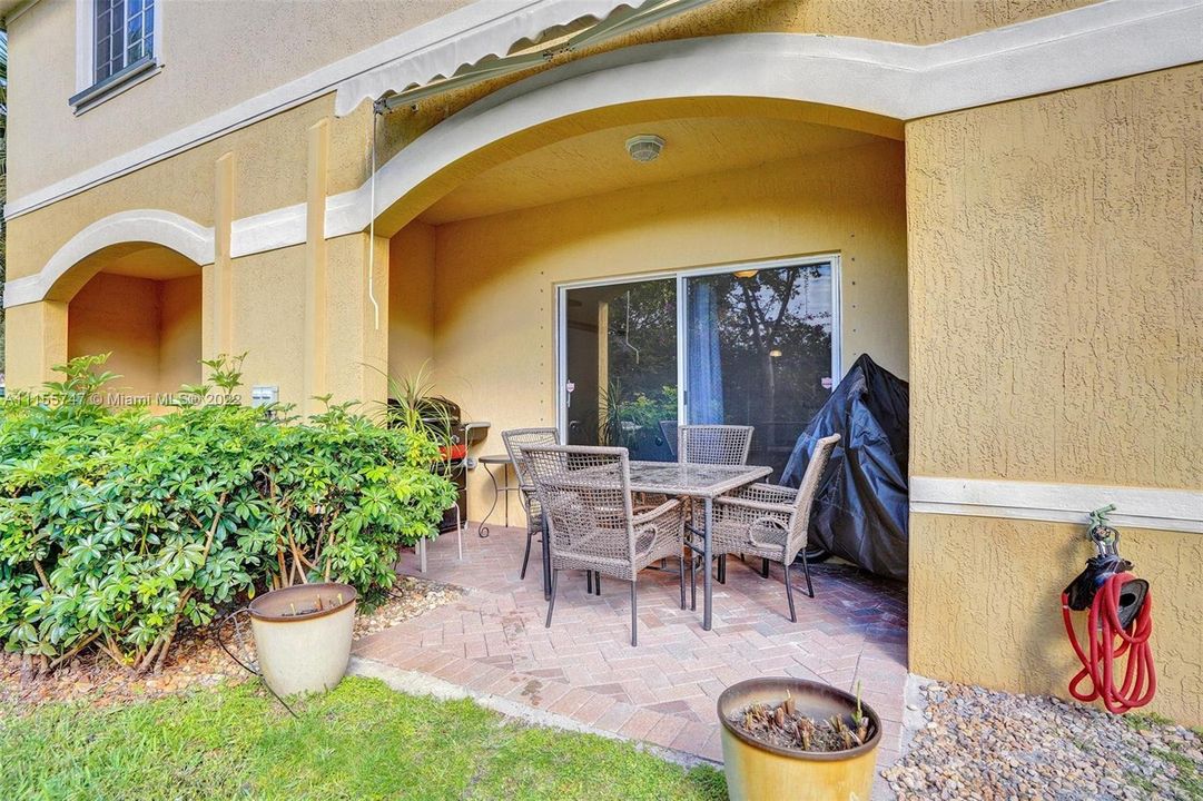 Recently Sold: $319,000 (3 beds, 2 baths, 1560 Square Feet)