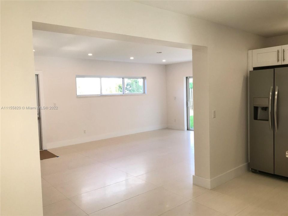 Recientemente alquilado: $3,995 (3 camas, 2 baños, 1626 Pies cuadrados)