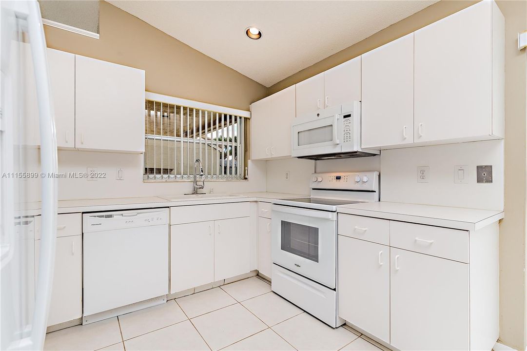 Recently Sold: $525,000 (3 beds, 2 baths, 1581 Square Feet)