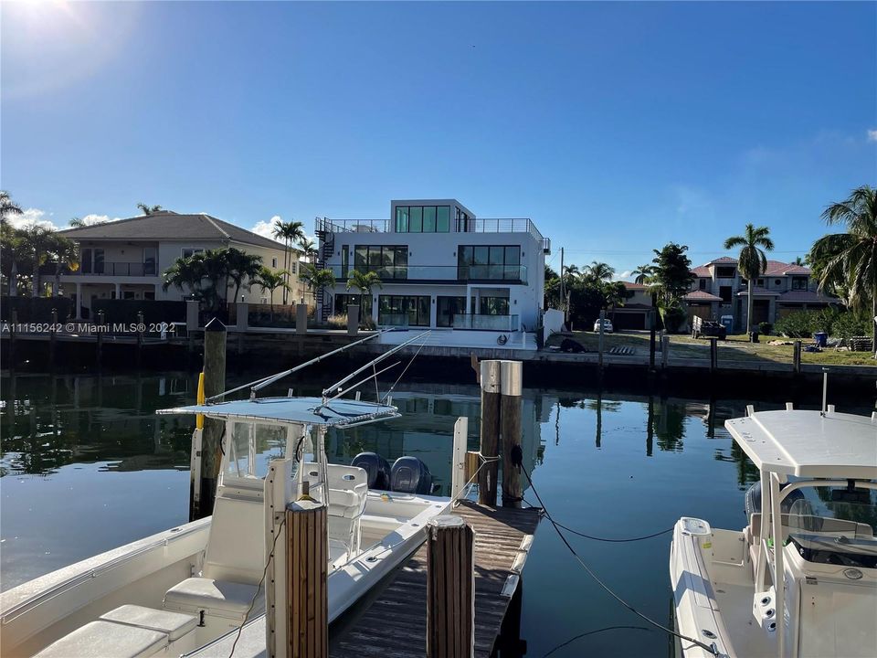 Recently Sold: $925,000 (2 beds, 2 baths, 1597 Square Feet)