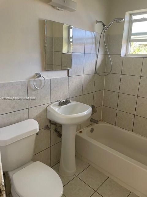 Недавно арендовано: $1,300 (1 спален, 1 ванн, 0 Квадратных фут)