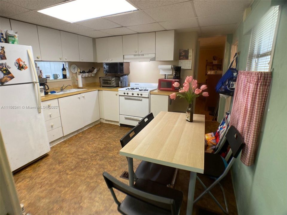 Recently Sold: $79,000 (2 beds, 2 baths, 963 Square Feet)