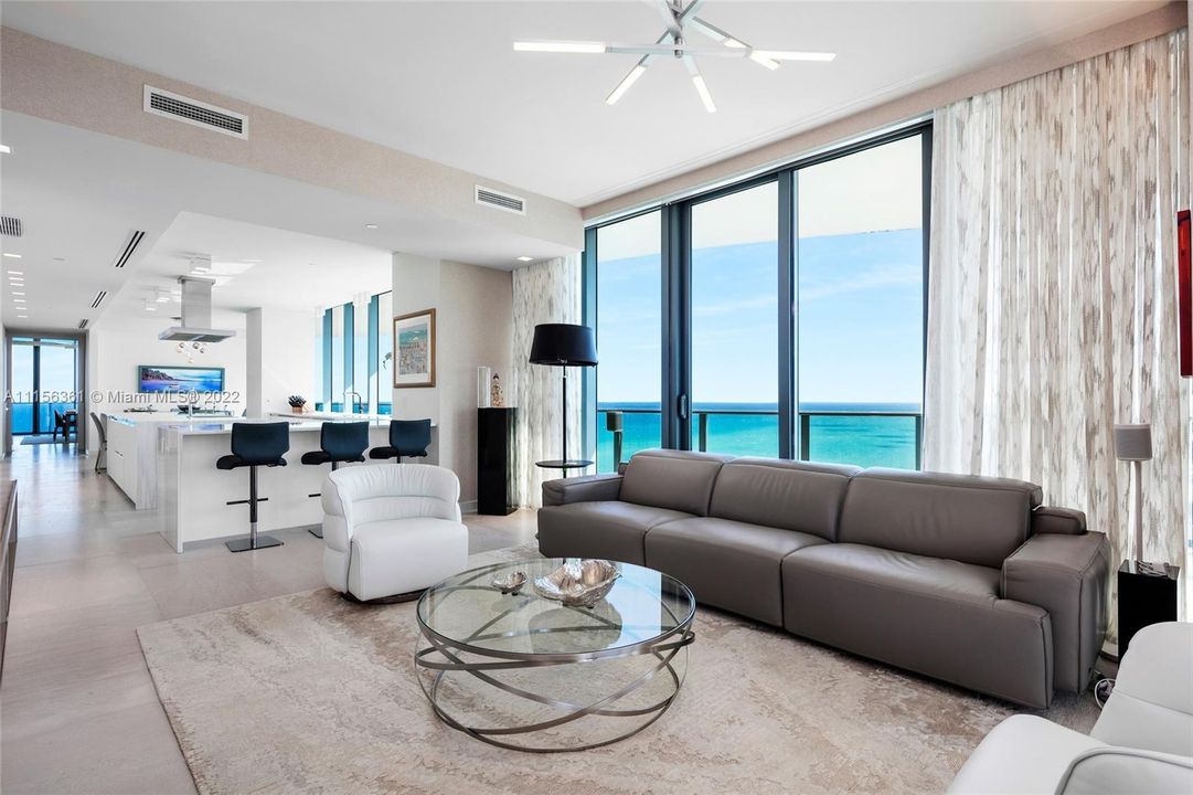 Recently Sold: $10,900,000 (4 beds, 5 baths, 5515 Square Feet)