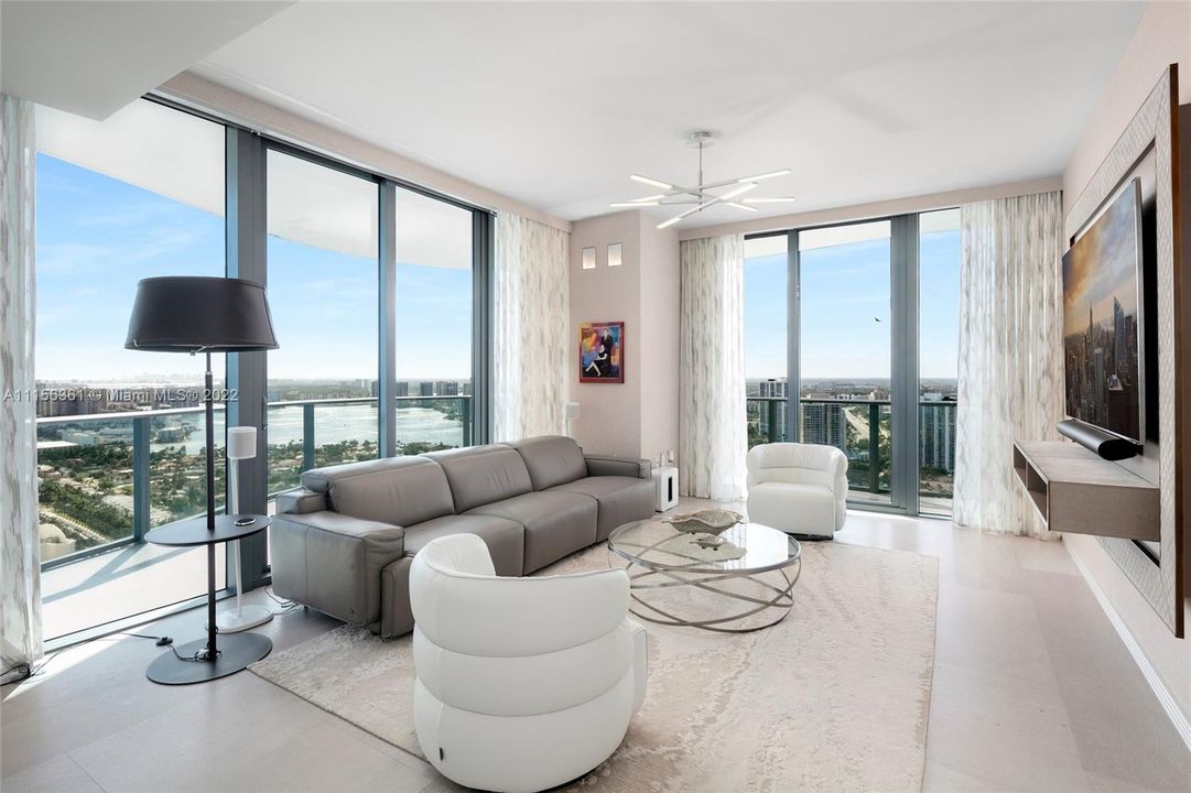 Recently Sold: $10,900,000 (4 beds, 5 baths, 5515 Square Feet)
